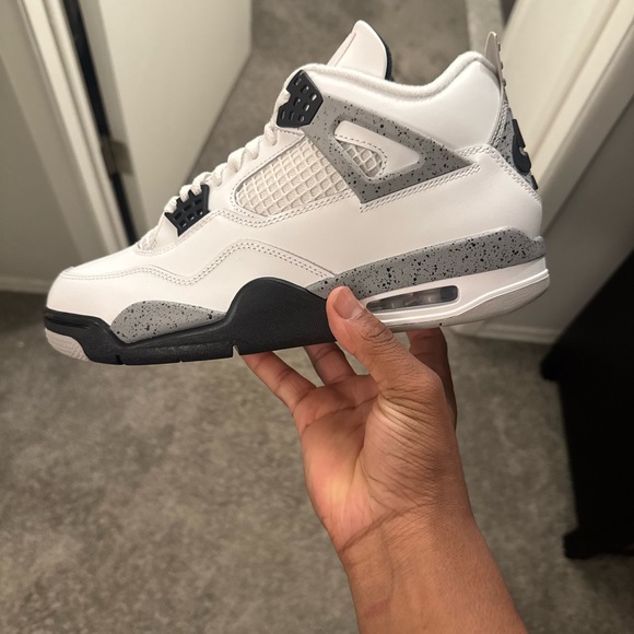 Jordan Men's White and Navy Sneakers - Picture 2 of 4